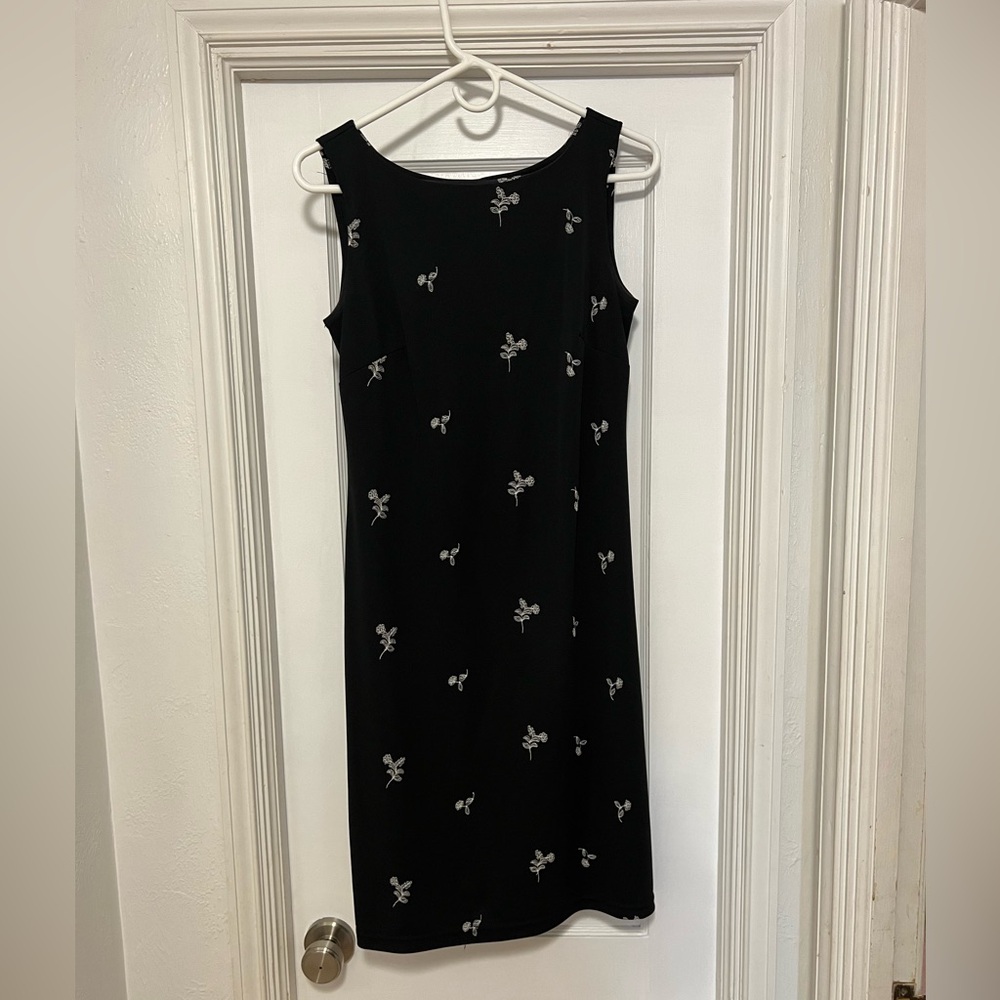 B. Moss Mid Length Dress Size 4